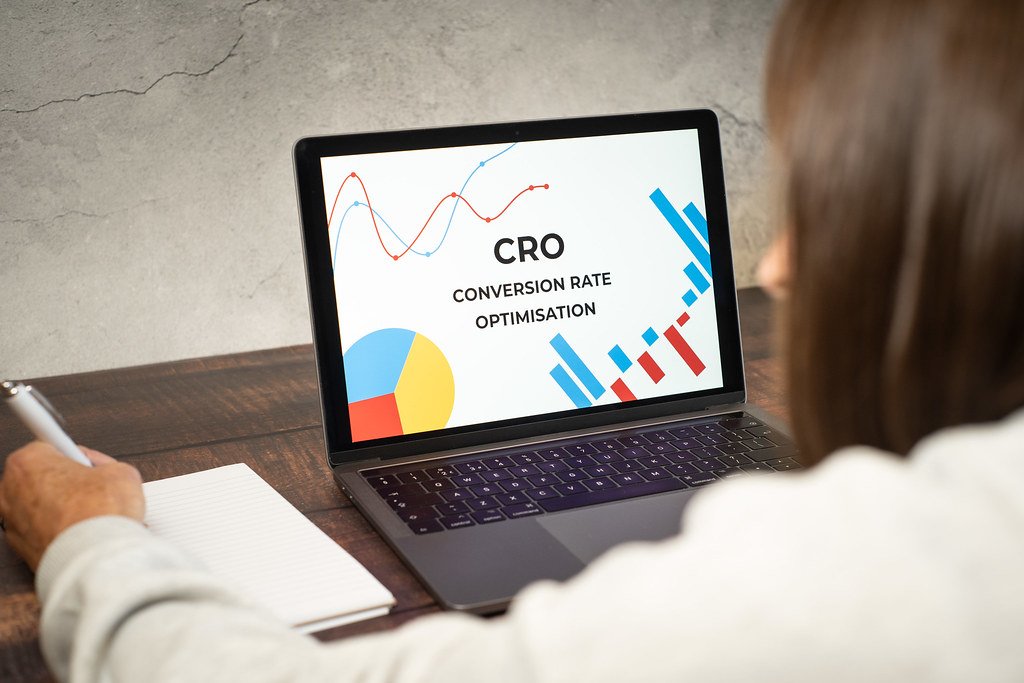 Análisis de métricas de conversión en pantalla para medir el éxito de un rediseño web