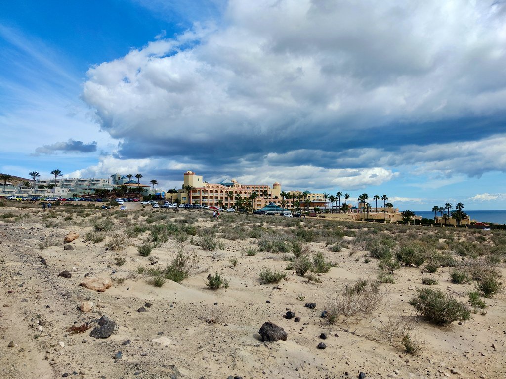 Playa de Fuerteventura - estrategia de SEO multilingüe para captar turistas alemanes y británicos