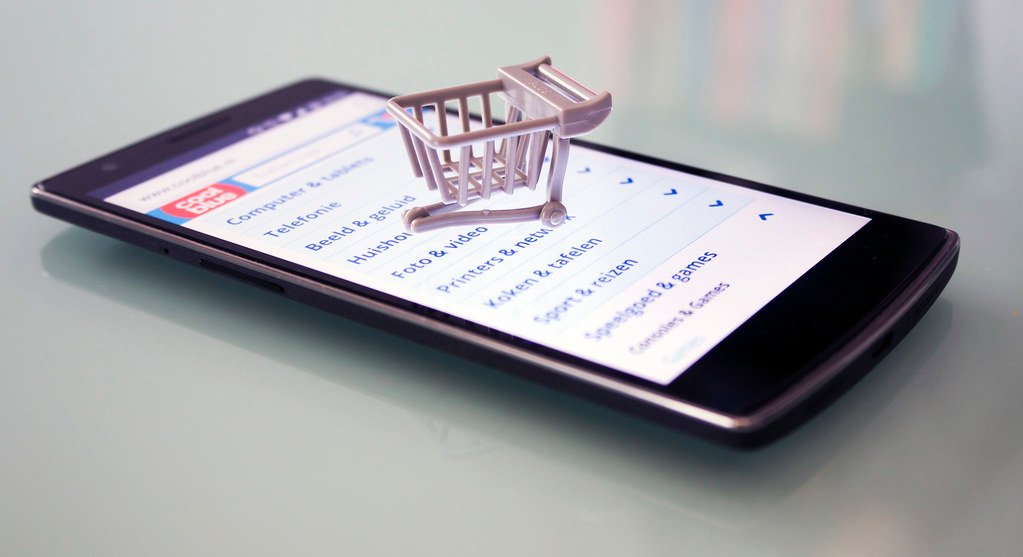 Compra en una tienda online desde el ordenador - cómo configurar Google Shopping desde cero