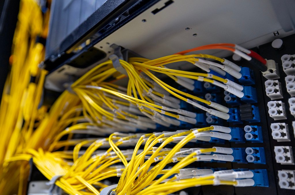 Sala de servidores en un data center - infraestructura de server-side tagging